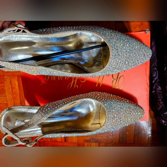 Bella Hannah rhinestones dress shoe in Gold, U.S 11 - Picture 7 of 8